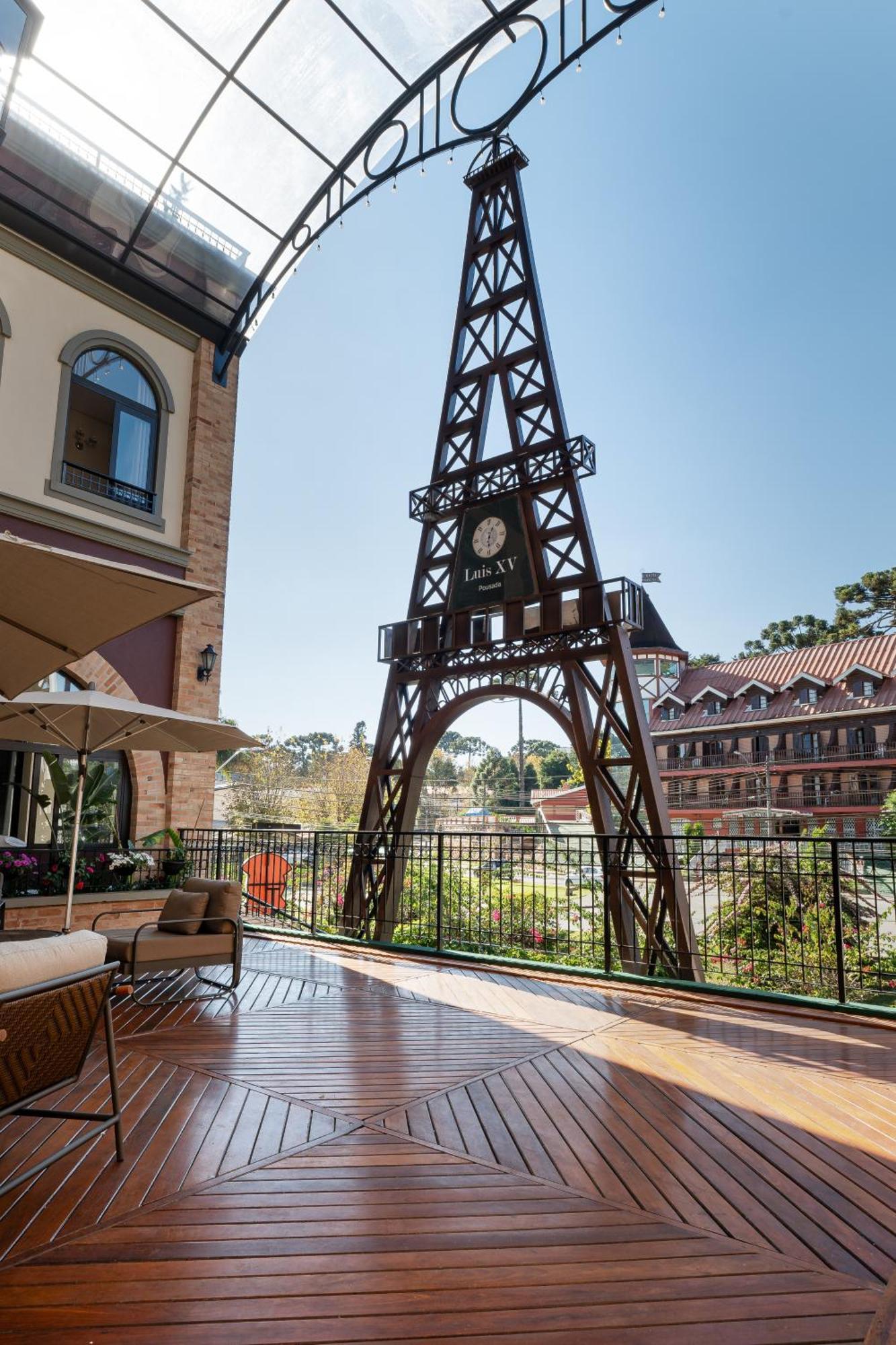 Pousada Luis XV Campos do Jordão Екстериор снимка The Eiffel Tower at the French village