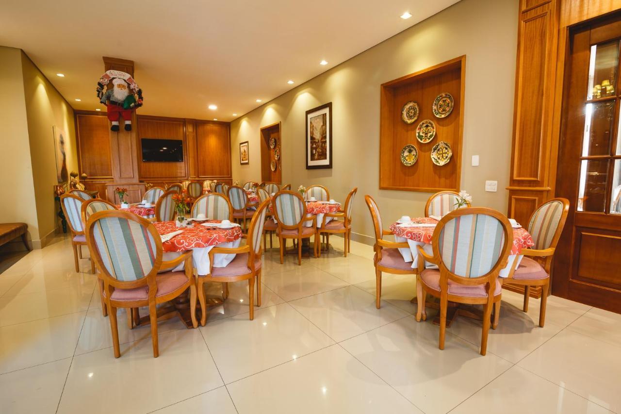 Pousada Luis XV Campos do Jordão Екстериор снимка The restaurant at the hotel