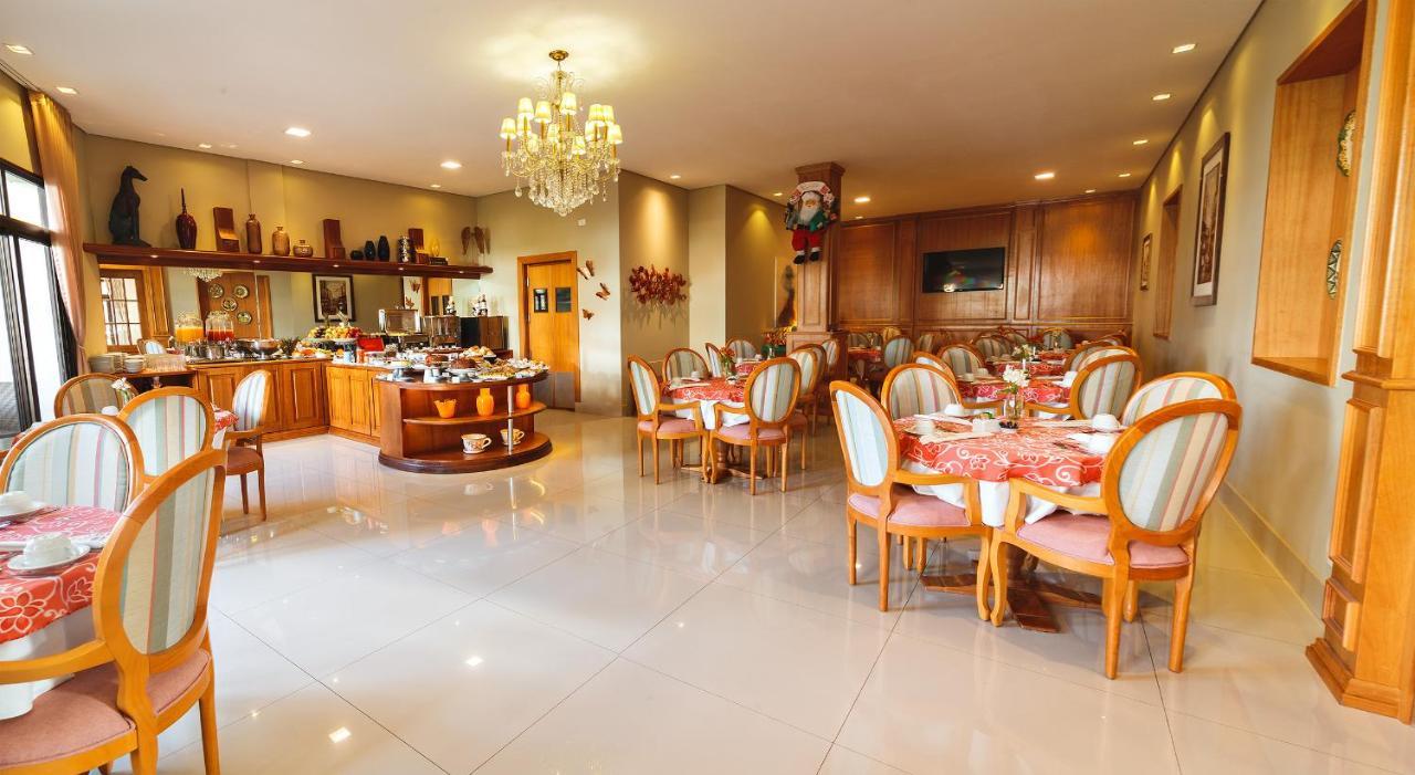Pousada Luis XV Campos do Jordão Екстериор снимка The restaurant at the hotel