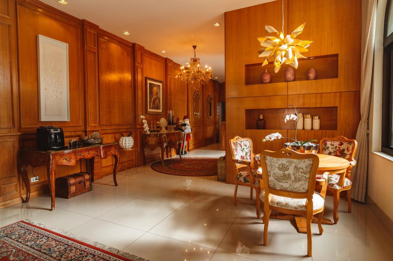 Pousada Luis XV Campos do Jordão Екстериор снимка A dining room
