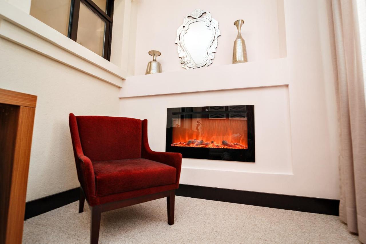 Pousada Luis XV Campos do Jordão Екстериор снимка A fireplace in a home
